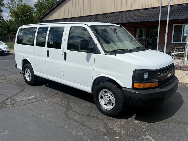 2007 Chevrolet Express 2500 - Photo 1 - Flushing, MI 48433