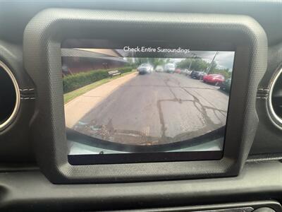 2019 Jeep Wrangler Unlimited Sahara  4X4 - Photo 16 - Flushing, MI 48433