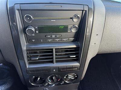 2010 Ford Explorer XLT  4X2 - Photo 14 - Flushing, MI 48433