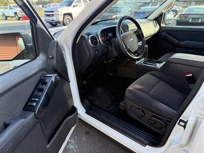 2010 Ford Explorer XLT  4X2 - Photo 10 - Flushing, MI 48433