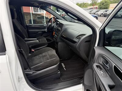 2016 Dodge Grand Caravan American Value Package - Photo 20 - Flushing, MI 48433