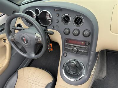 2007 Pontiac Solstice 5-Speed Manual   - Photo 19 - Flushing, MI 48433