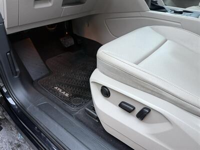 2018 Volkswagen Atlas V6 SE 4Motion   - Photo 17 - Flushing, MI 48433