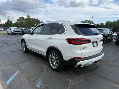 2022 BMW X5 xDrive40i - Photo 5 - Flushing, MI 48433