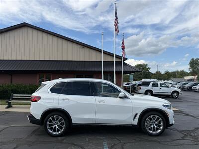 2022 BMW X5 xDrive40i - Photo 4 - Flushing, MI 48433