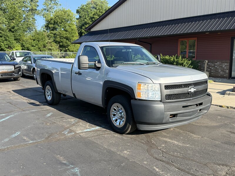2011 Chevrolet Silverado 1500 Work Truck  V8 - Photo 1 - Flushing, MI 48433