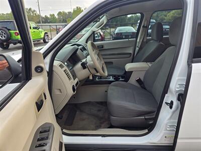 2012 Ford Escape XLS   - Photo 2 - Flushing, MI 48433