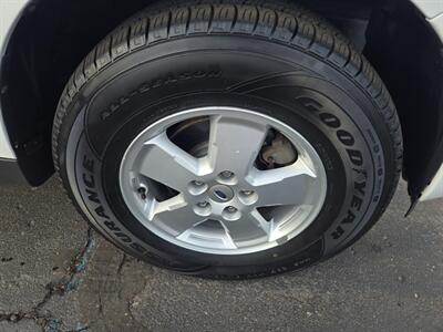 2012 Ford Escape XLS   - Photo 18 - Flushing, MI 48433