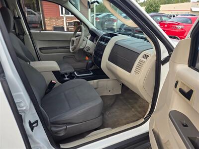 2012 Ford Escape XLS   - Photo 17 - Flushing, MI 48433