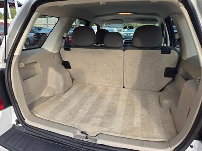 2012 Ford Escape XLS   - Photo 8 - Flushing, MI 48433