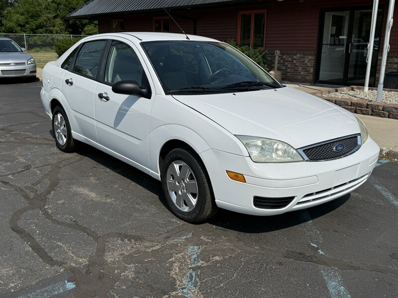 2007 Ford Focus ZX4 S   - Photo 1 - Flushing, MI 48433