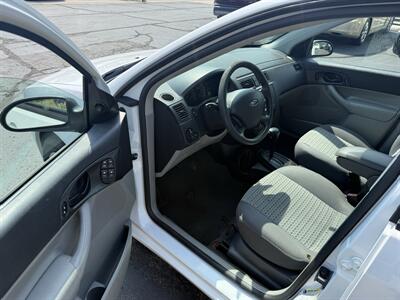 2007 Ford Focus ZX4 S - Photo 11 - Flushing, MI 48433