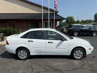 2007 Ford Focus ZX4 S - Photo 4 - Flushing, MI 48433