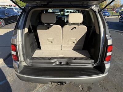 2008 Ford Explorer XLT  4X2 w/3rd Row - Photo 16 - Flushing, MI 48433