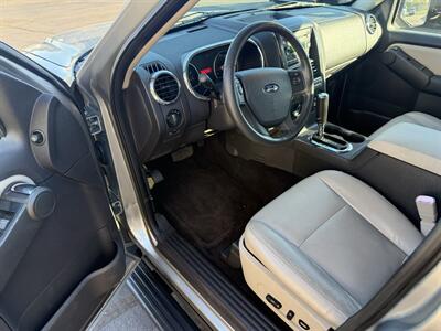 2008 Ford Explorer XLT  4X2 w/3rd Row - Photo 10 - Flushing, MI 48433
