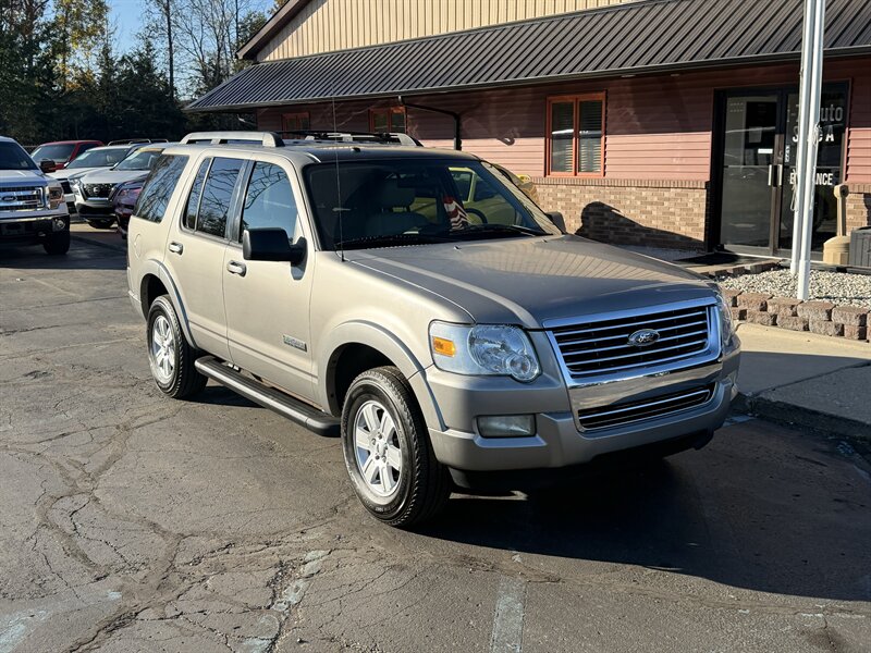 2008 Ford Explorer XLT  4X2 w/3rd Row - Photo 1 - Flushing, MI 48433