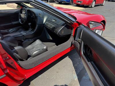 1990 Chevrolet Corvette ZR1   - Photo 20 - Flushing, MI 48433