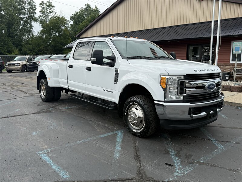 2017 Ford F-350 Super Duty XLT  4X4 DRW - Photo 1 - Flushing, MI 48433