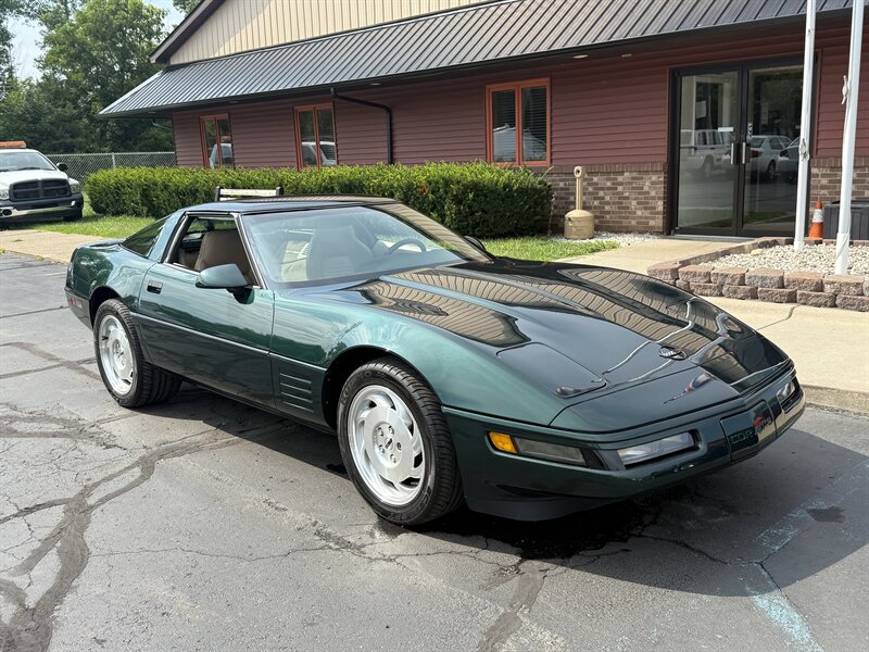 1994 Chevrolet Corvette   - Photo 1 - Flushing, MI 48433