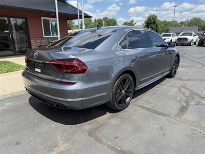 2017 Volkswagen Passat 1.8T R-Line   - Photo 5 - Flushing, MI 48433