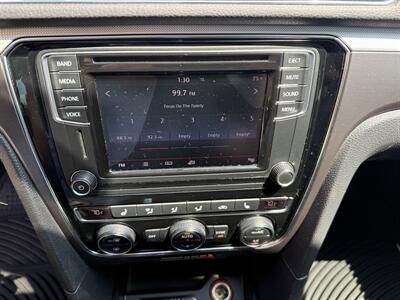 2017 Volkswagen Passat 1.8T R-Line   - Photo 14 - Flushing, MI 48433