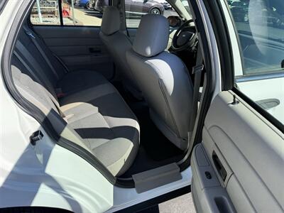 2006 Ford Crown Victoria Police Interceptor   - Photo 26 - Flushing, MI 48433
