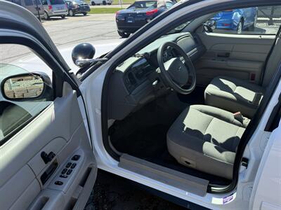 2006 Ford Crown Victoria Police Interceptor   - Photo 9 - Flushing, MI 48433