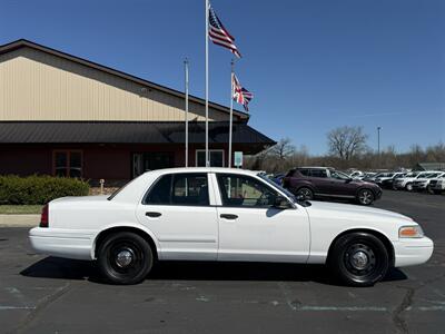 2006 Ford Crown Victoria Police Interceptor   - Photo 4 - Flushing, MI 48433