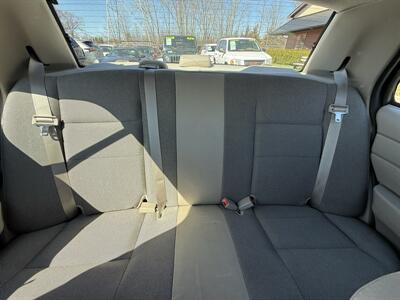 2006 Ford Crown Victoria Police Interceptor   - Photo 12 - Flushing, MI 48433