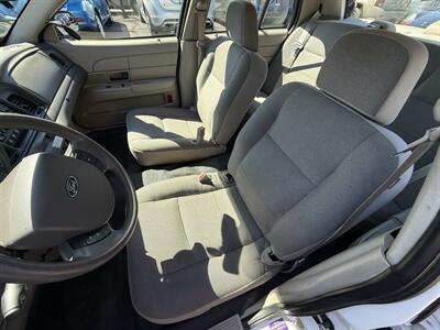 2006 Ford Crown Victoria Police Interceptor   - Photo 13 - Flushing, MI 48433