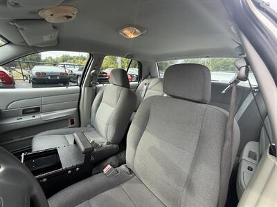 2004 Ford Crown Victoria Police Interceptor   - Photo 22 - Flushing, MI 48433