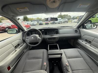 2004 Ford Crown Victoria Police Interceptor   - Photo 21 - Flushing, MI 48433