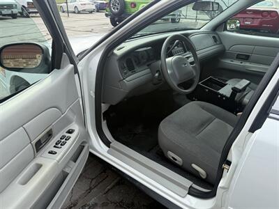 2004 Ford Crown Victoria Police Interceptor   - Photo 9 - Flushing, MI 48433
