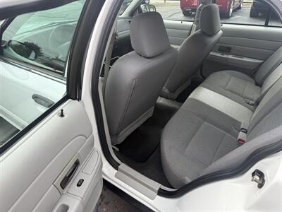 2004 Ford Crown Victoria Police Interceptor   - Photo 20 - Flushing, MI 48433