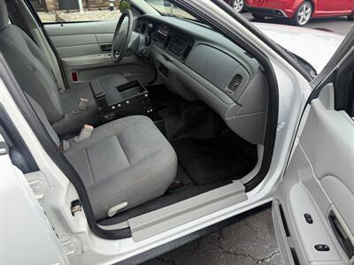 2004 Ford Crown Victoria Police Interceptor   - Photo 16 - Flushing, MI 48433