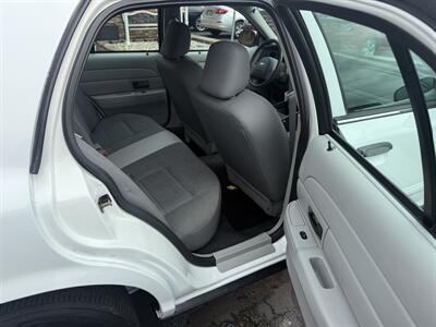 2004 Ford Crown Victoria Police Interceptor   - Photo 17 - Flushing, MI 48433
