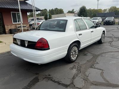 2004 Ford Crown Victoria Police Interceptor   - Photo 5 - Flushing, MI 48433