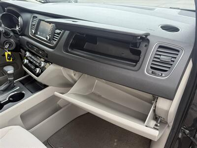 2020 Kia Sedona LX   - Photo 28 - Flushing, MI 48433