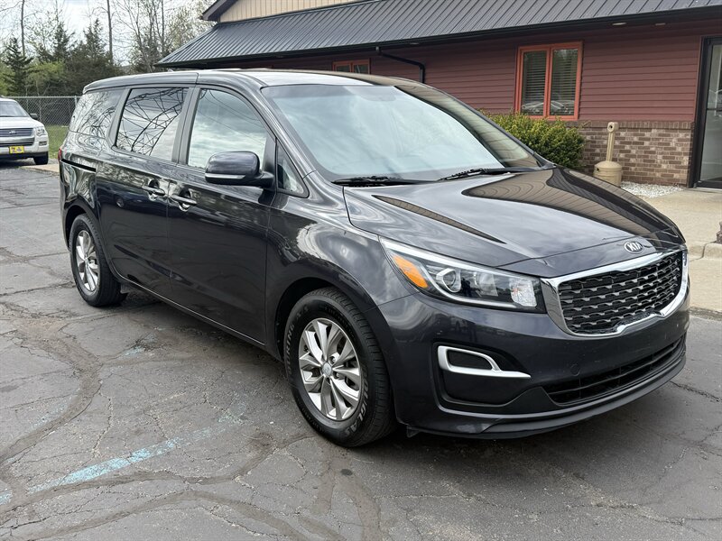2020 Kia Sedona LX   - Photo 1 - Flushing, MI 48433