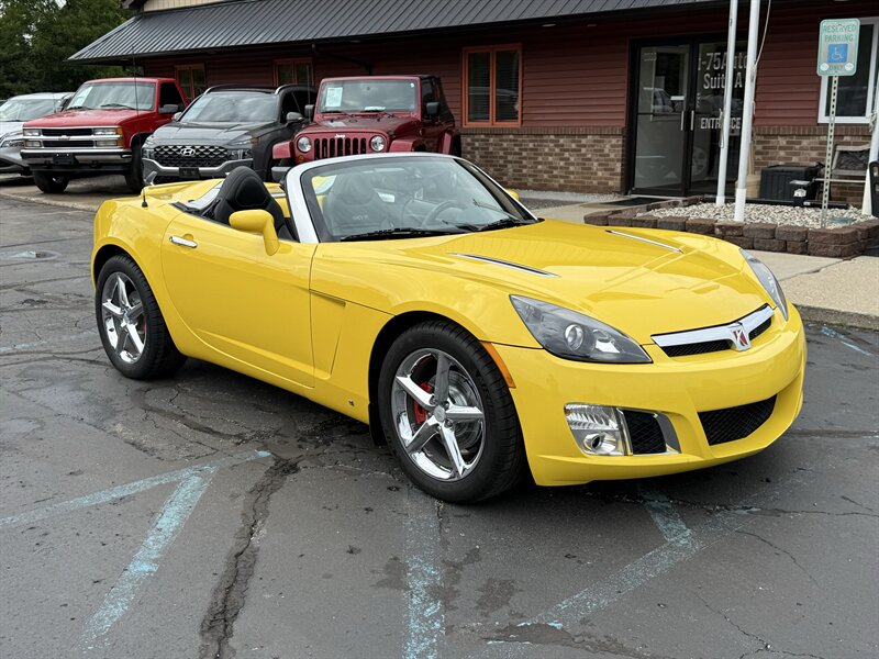 2008 Saturn SKY Red Line  5-Speed Manual - Photo 1 - Flushing, MI 48433
