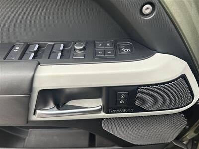 2021 Land Rover Defender 110 X-Dynamic HSE   - Photo 18 - Flushing, MI 48433