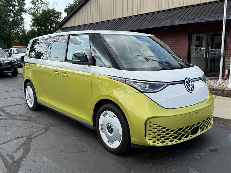 2025 Volkswagen ID. Buzz 1st Edition 4Motion - Photo 1 - Flushing, MI 48433