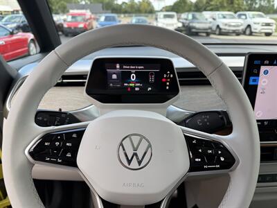 2025 Volkswagen ID. Buzz 1st Edition 4Motion   - Photo 16 - Flushing, MI 48433