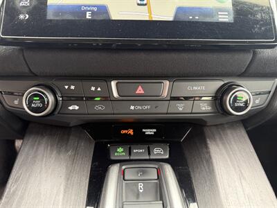 2018 Honda Clarity Plug-In Hybrid Touring   - Photo 17 - Flushing, MI 48433