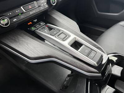 2018 Honda Clarity Plug-In Hybrid Touring   - Photo 15 - Flushing, MI 48433