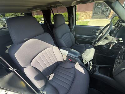 2004 Chevrolet Blazer LS  4X4 - Photo 9 - Flushing, MI 48433