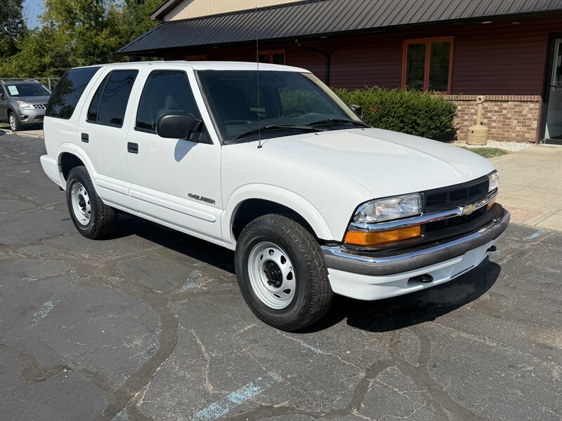2004 Chevrolet Blazer LS  4X4 - Photo 1 - Flushing, MI 48433