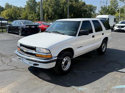 2004 Chevrolet Blazer LS  4X4 - Photo 8 - Flushing, MI 48433