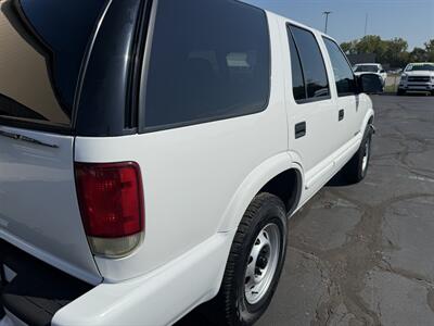 2004 Chevrolet Blazer LS  4X4 - Photo 33 - Flushing, MI 48433