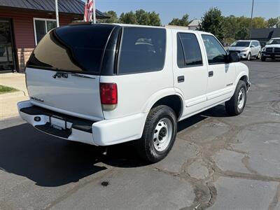 2004 Chevrolet Blazer LS  4X4 - Photo 5 - Flushing, MI 48433